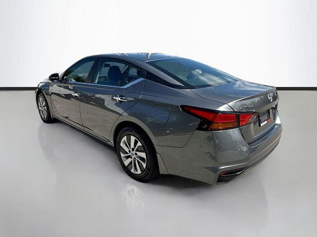 Photo of 2024 Gun Metallic Nissan Altima