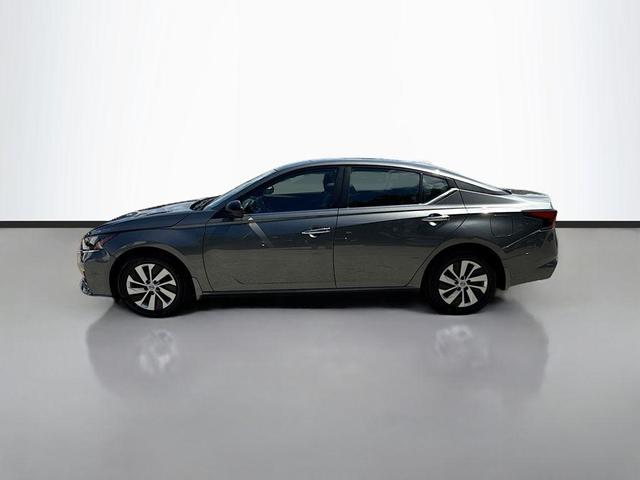 Photo of 2024 Gun Metallic Nissan Altima