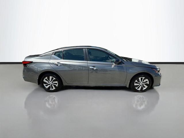 Photo of 2024 Gun Metallic Nissan Altima