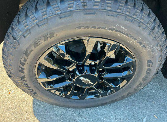 Photo of 2025 Summit White Chevrolet Silverado 2500