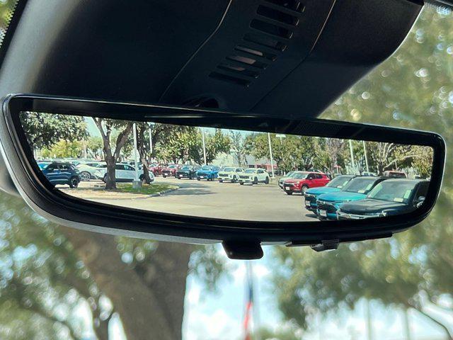 Photo of 2026 Polar White Tricoat Chevrolet Traverse