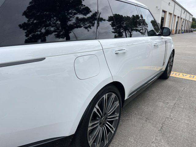 Photo of 2023 White Land Rover Range Rover