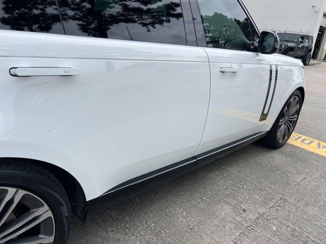 Photo of 2023 White Land Rover Range Rover