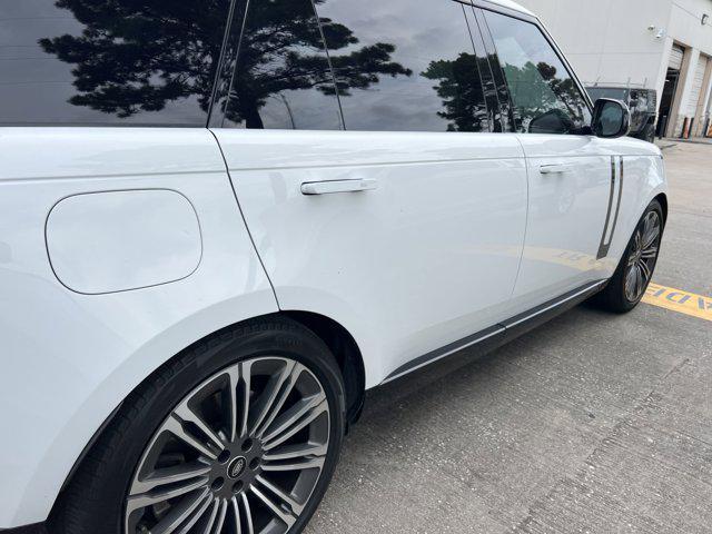 Photo of 2023 White Land Rover Range Rover
