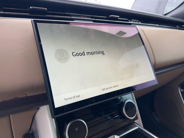 Photo of 2023 White Land Rover Range Rover