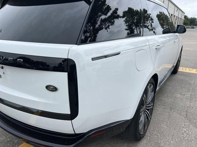 Photo of 2023 White Land Rover Range Rover