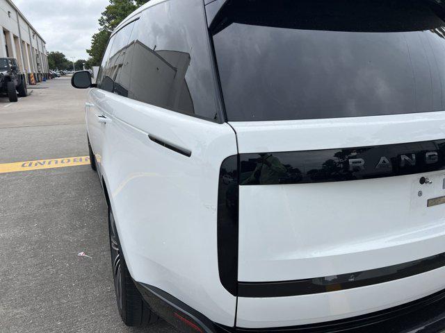 Photo of 2023 White Land Rover Range Rover