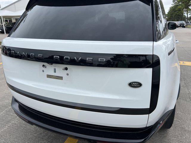 Photo of 2023 White Land Rover Range Rover