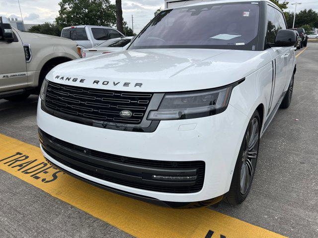 Photo of 2023 White Land Rover Range Rover