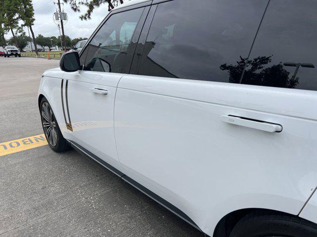 Photo of 2023 White Land Rover Range Rover