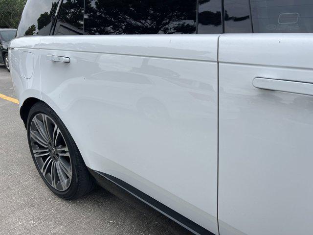 Photo of 2023 White Land Rover Range Rover