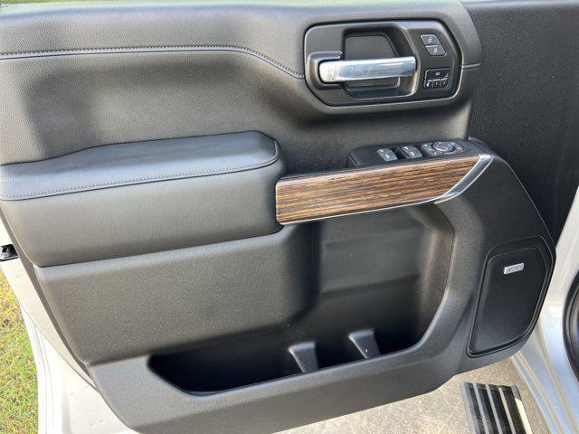 Photo of 2023 Silver Ice Metallic Chevrolet Silverado 3500