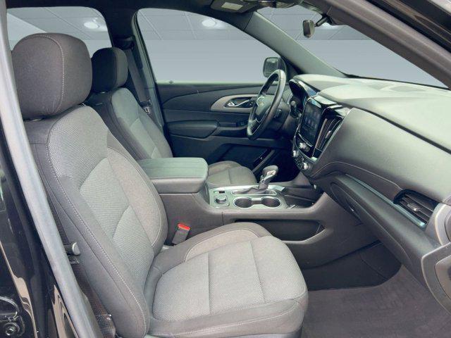 Photo of 2022 Mosaic Black Metallic Chevrolet Traverse