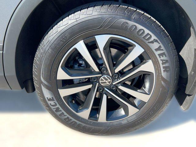 Photo of 2024 Platinum Gray Metallic Volkswagen Tiguan