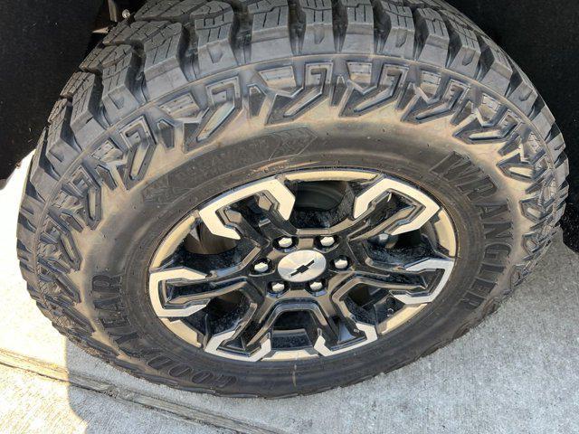 Photo of 2025 Summit White Chevrolet Silverado 1500