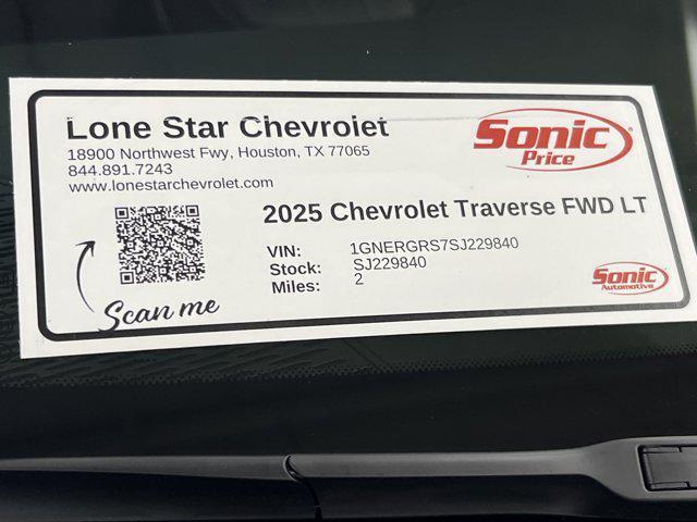 Photo of 2025 Summit White Chevrolet Traverse