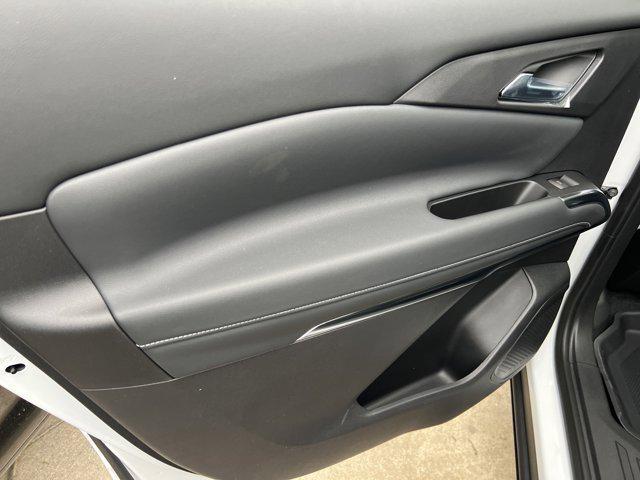 Photo of 2025 Summit White Chevrolet Traverse