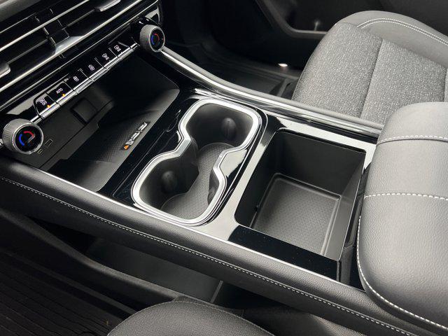 Photo of 2025 Summit White Chevrolet Traverse