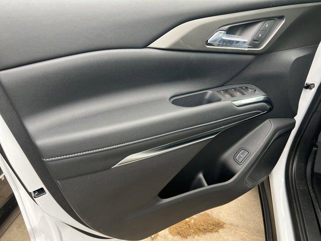 Photo of 2025 Summit White Chevrolet Traverse