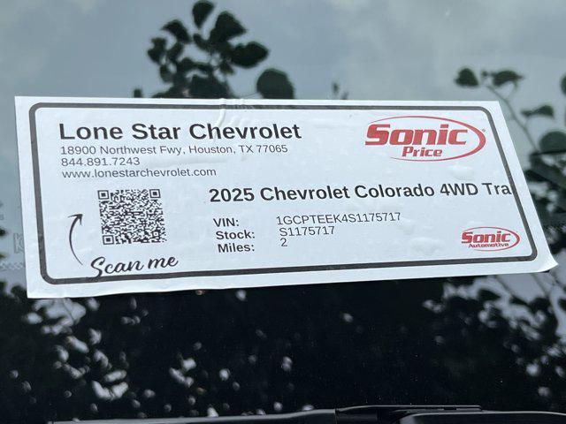 Photo of 2025 Summit White Chevrolet Colorado