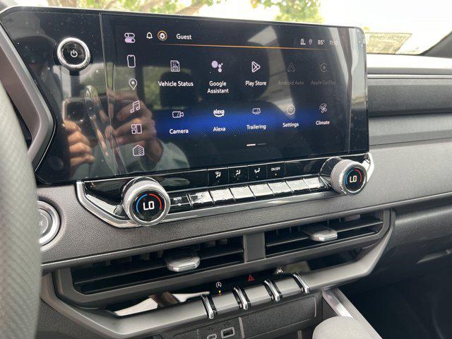 Photo of 2025 Summit White Chevrolet Colorado