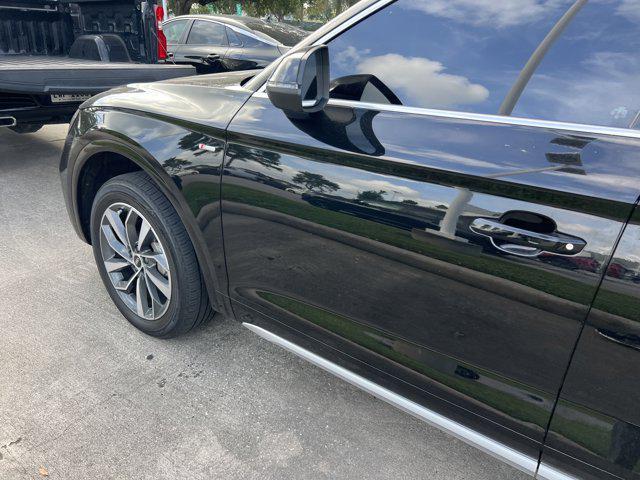 Photo of 2023 Mythos Black Metallic Audi Q5