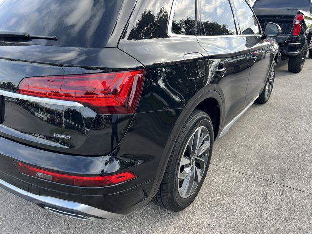 Photo of 2023 Mythos Black Metallic Audi Q5