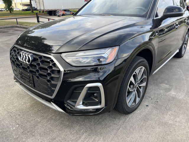 Photo of 2023 Mythos Black Metallic Audi Q5