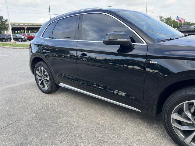 Photo of 2023 Mythos Black Metallic Audi Q5