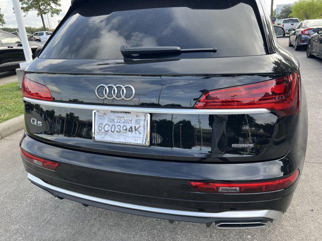 Photo of 2023 Mythos Black Metallic Audi Q5