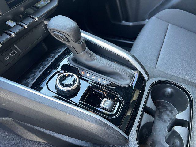 Photo of 2025 Summit White Chevrolet Colorado