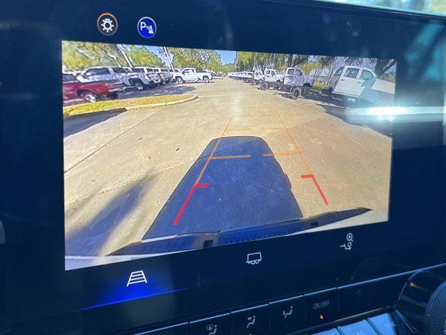 Photo of 2025 Summit White Chevrolet Colorado
