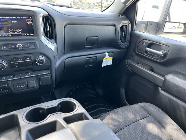 Photo of 2025 Summit White Chevrolet Silverado 3500