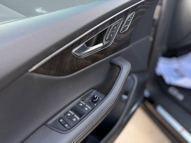 Photo of 2023 Mythos Black Metallic Audi Q8