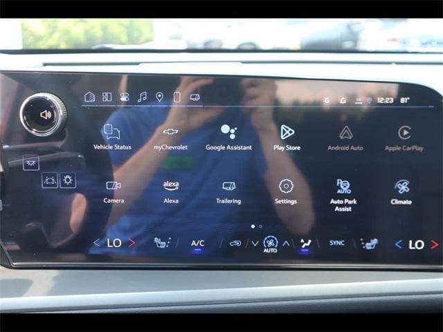 Photo of 2025 Radiant Red Chevrolet Traverse