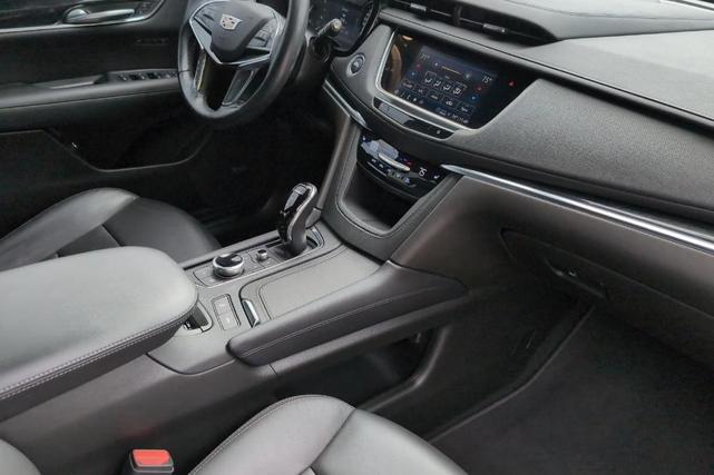 Photo of 2022 Titanium Cadillac XT5