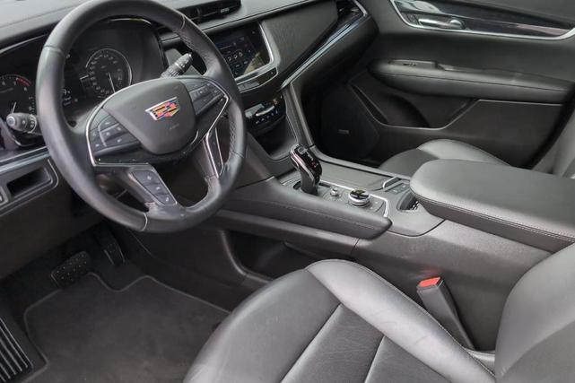 Photo of 2022 Titanium Cadillac XT5
