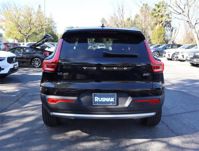 Photo of 2025 Onyx Black Volvo XC40