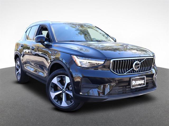 Photo of 2025 Onyx Black Volvo XC40