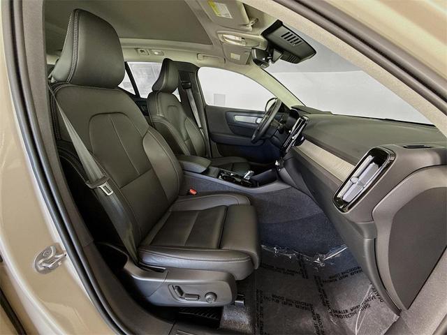 Photo of 2025 Crystal White Pearl Volvo XC40