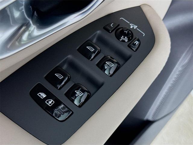 Photo of 2026 Crystal White Pearl Volvo XC90 Plug-In Hybrid