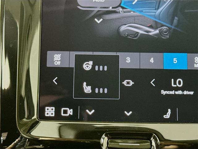 Photo of 2025 Bright Dusk Met Volvo XC60 Plug-In Hybrid