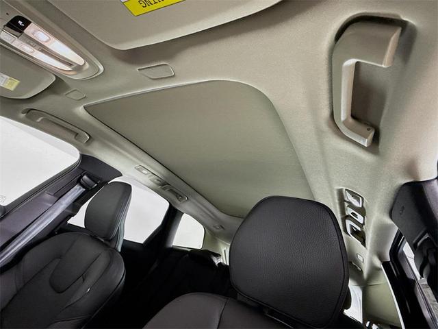 Photo of 2025 Bright Dusk Met Volvo XC60 Plug-In Hybrid