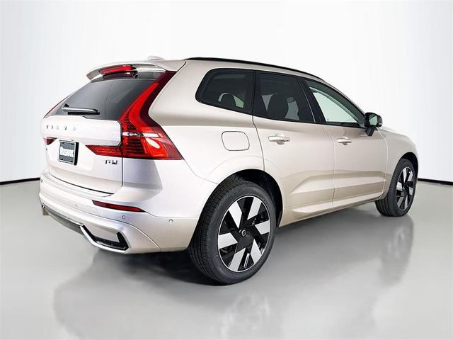 Photo of 2025 Bright Dusk Met Volvo XC60 Plug-In Hybrid