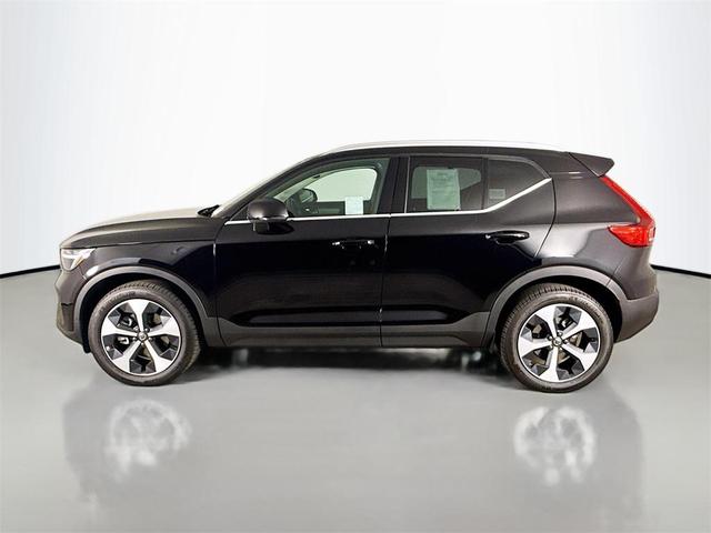 Photo of 2025 Onyx Black Metallic Volvo XC40