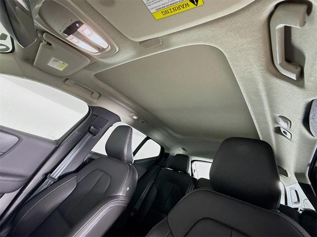 Photo of 2025 Onyx Black Metallic Volvo XC40
