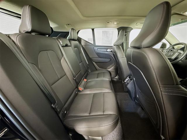 Photo of 2025 Onyx Black Metallic Volvo XC40