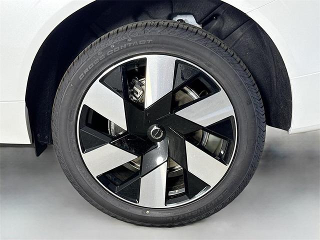 Photo of 2025 Crystal White Volvo XC60 Plug-In Hybrid