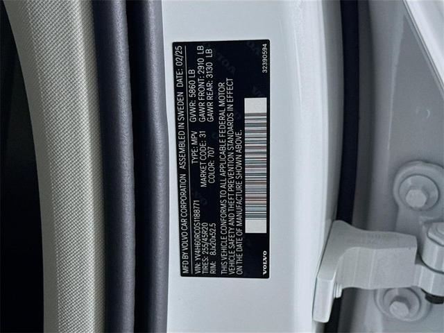 Photo of 2025 Crystal White Volvo XC60 Plug-In Hybrid