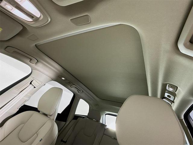 Photo of 2025 Crystal White Volvo XC60 Plug-In Hybrid